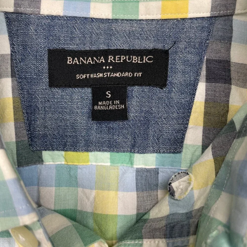 Banana Republic features vibrant